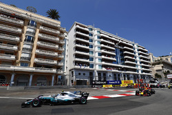 Valtteri Bottas, Mercedes AMG F1 W08, Max Verstappen, Red Bull Racing RB13