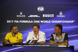 Cyril Abiteboul, Direktör, Renault Sport F1 Team, Zak Brown, Direktör, McLaren Technology Group, Mar