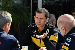 Paul Monaghan, Red Bull Racing Chief Engineer, Remi Taffin, Head of Renault Sport F1 Track Operation