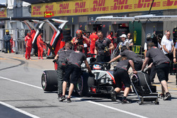 Romain Grosjean, Haas F1 Team VF-18 met motorpech