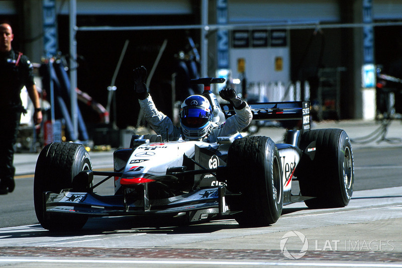 Mika Häkkinen, McLaren MP4/16