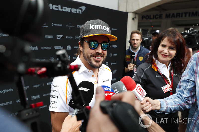 Fernando Alonso, McLaren, avec les médias