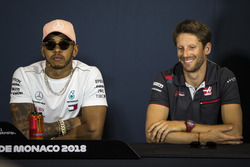 Lewis Hamilton, Mercedes-AMG F1 et Romain Grosjean, Haas F1 lors de la conférence de presse