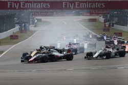 Romain Grosjean, Haas F1 Team VF-18, Carlos Sainz Jr., Renault Sport F1 Team R.S. 18 et Charles Leclerc, Sauber C37