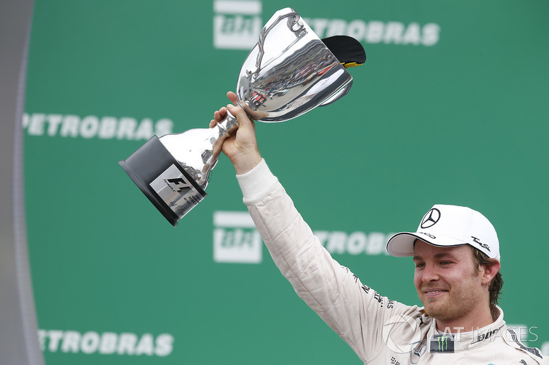 Podium: racewinnaar Nico Rosberg, Mercedes