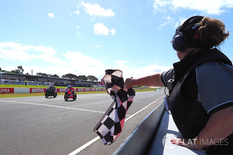 Marco Melandri, Aruba.it Racing-Ducati SBK Team takes chequered flag from Jonathan Rea, Kawasaki Rac