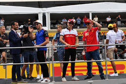Charles Leclerc, Sauber, Kimi Raikkonen, Ferrari on the drivers parade