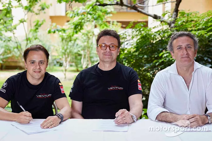 Felipe Massa firma con Venturi ante la presencia de Alejandro Agag