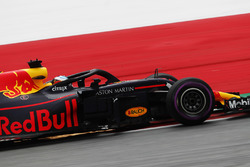 Daniel Ricciardo, Red Bull Racing RB14, strikes up sparks