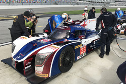 Fernando Alonso, United Autosports se mete en el coche para su primer turno