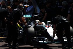 Lewis Hamilton, Mercedes AMG F1 W07 Hybrid in the pits