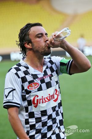 Fernando Alonso, McLaren en un partido de futbol de caridad