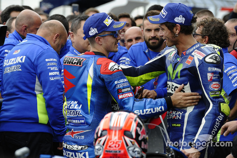 Ganador de la carrera Maverick Viñales, equipo Suzuki MotoGP, Valentino Rossi, Yamaha Factory Racing