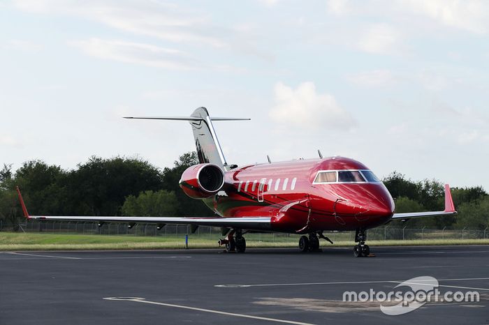 O jato do piloto da Mercedes