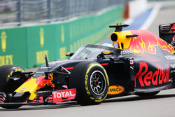 Daniel Ricciardo, Red Bull Racing RB12, mit Cockpitschutz
