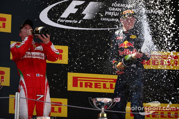 Segundo lugar Kimi Raikkonen, Scuderia Ferrari SF16-H con el ganador de la carrera Max Verstappen, Scuderia Toro Rosso STR11