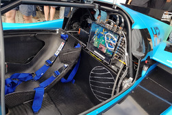 Details van de elektronica van de Forze VII tijdens de onthulling racewagen op waterstof van de TU Delft