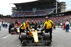 Кевин Магнуссен, Renault Sport F1 Team RS16 на стартовой решетке