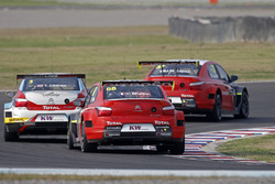 José María López, Citroën World Touring Car Team, Citroën C-Elysée WTCC; Tom Chilton, Sébastien Loeb
