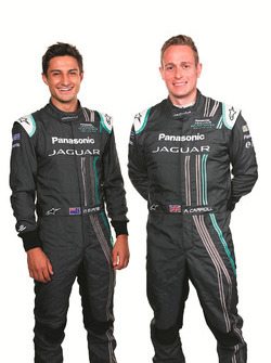 Mitch Evans, Jaguar Racing, con Adam Carroll, Jaguar Racing