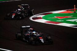 Fernando Alonso, McLaren MP4-31; Jenson Button, McLaren MP4-31