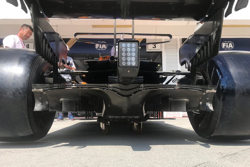 McLaren MCL34, estrattore posteriore