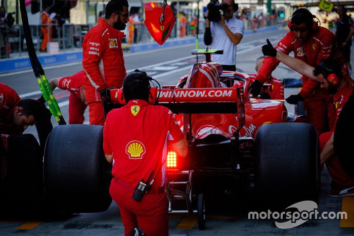 Kimi Raikkonen, Ferrari SF71H, pits