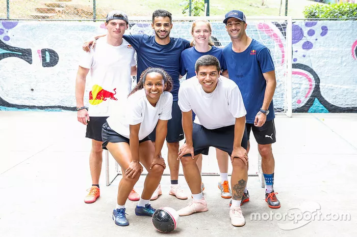 Max Verstappen y Daniel Ricciardo, Red Bull Racing juegan Futsal en Brasil
