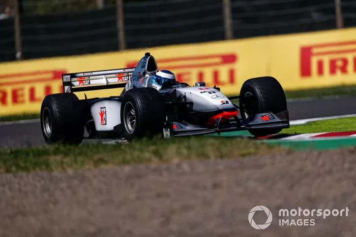 Mika Hakkinen, McLaren MP4-13 Leyendas F1 30 aniversario 