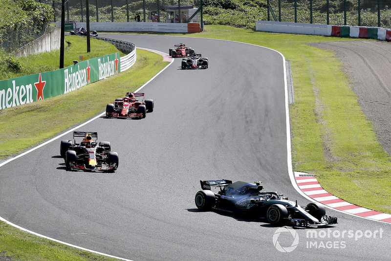 Valtteri Bottas, Mercedes-AMG F1 W09, al primo giro