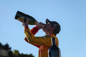 Ryan Hunter-Reay, Andretti Autosport Honda, Drinks Champagne 