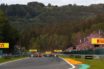 Sebastian Vettel, Ferrari SF71H, Lewis Hamilton, Mercedes AMG F1 W09, Esteban Ocon, Racing Point Force India VJM11, Sergio Perez, Racing Point Force India VJM11