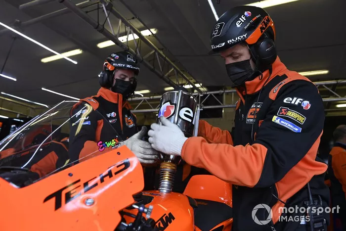 Repostaje de KTM Tech3