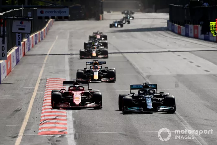 Lewis Hamilton, Mercedes W12, Charles Leclerc, Ferrari SF21