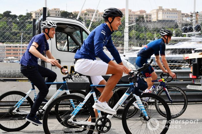 George Russell, Williams, en bicicleta