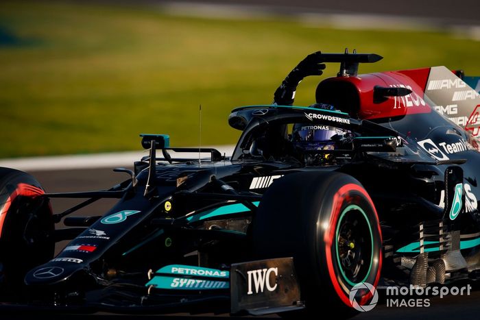 Ganador de la primera posición para la carrera Sprint Lewis Hamilton, Mercedes W12