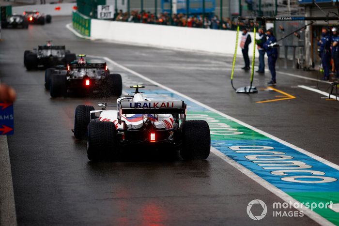 Lewis Hamilton, Mercedes W12, Valtteri Bottas, Mercedes W12, Mick Schumacher, Haas VF-21