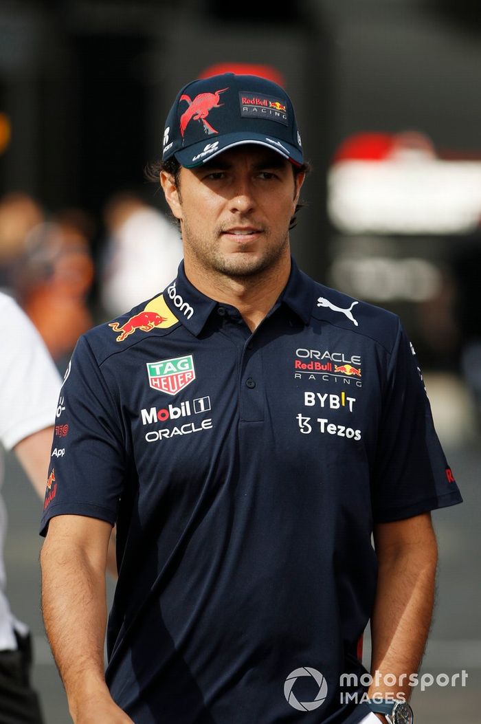 Sergio Pérez, Red Bull Racing llega al paddock