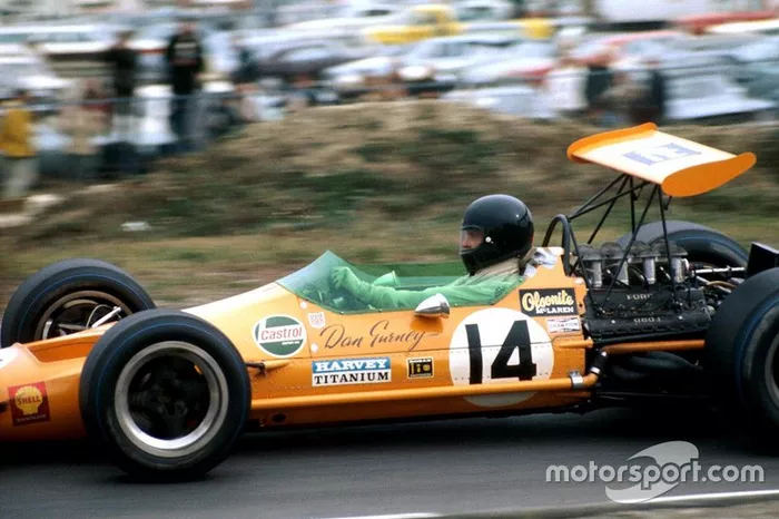 1968: Surgem os capacetes fechados