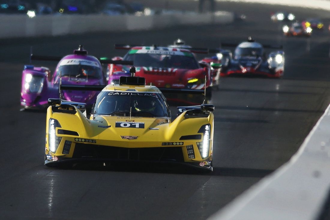 #01 Cadillac Chip Ganassi Racing Cadillac V-Series.R: Renger van der Zande, Sebastien Bourdais