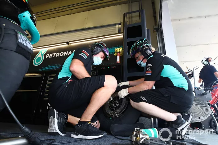 Franco Morbidelli, en el box del Petronas Yamaha SRT