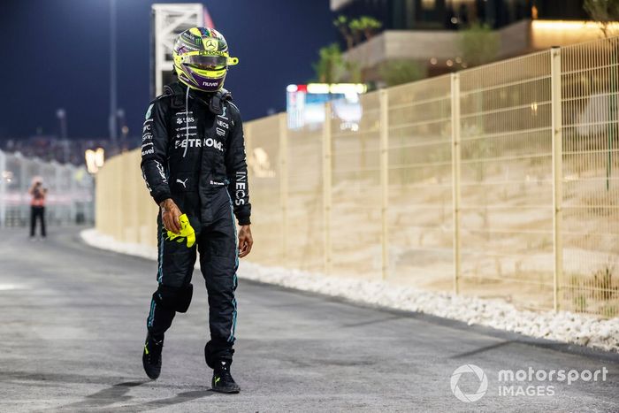 Lewis Hamilton, Mercedes-AMG, se retira de la carrera