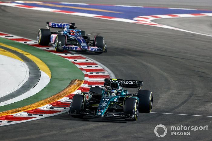 Fernando Alonso, Aston Martin AMR23, Esteban Ocon, Alpine A523