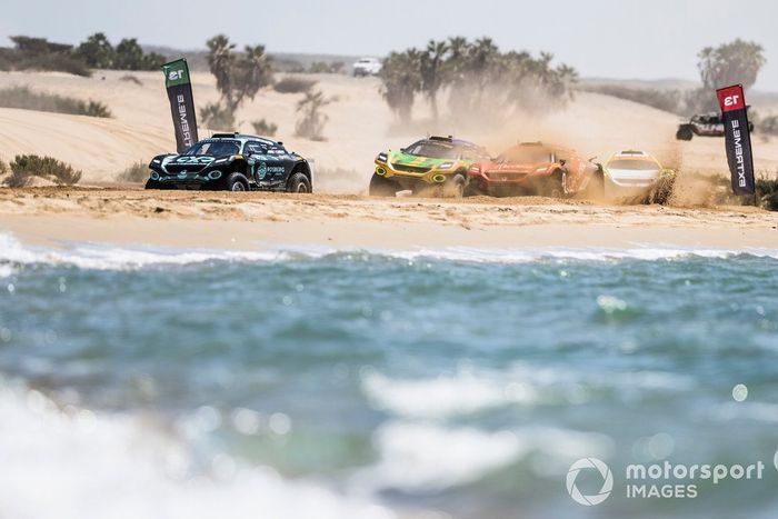 Mikaela Ahlin-Kottulinsky, Johan Kristoffersson, Rosberg X Racing, as Cristina Gutierrez, Fraser McConnell, X44 Vida Carbon Racing, battles with Laia Sanz, Mattias Ekstrom, Acciona | Sainz XE Team 