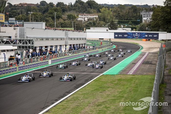 Comienza la carrera clasificatoria F4