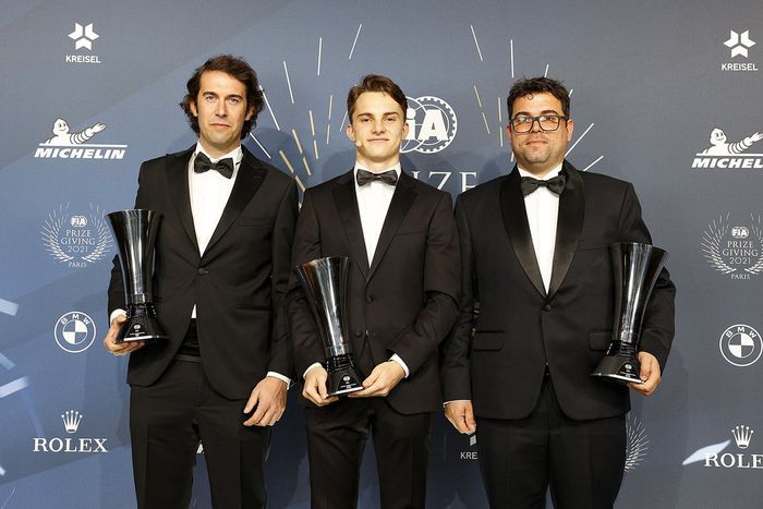 Giacomo Ricci representando al equipo Trident, ganador del Campeonato de Fórmula 3 de la FIA por Equipos, con Oscar Piastri, ganador del Campeonato de Fórmula 2 de la FIA por Pilotos y Novato del Año, y René Rosin representando al Prema Racing, ganador del Campeonato de Fórmula 2 de la FIA por Equipos.