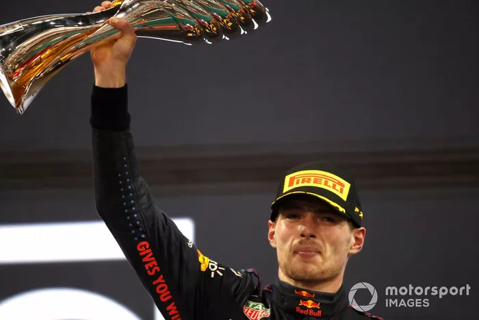 Podio: campeón de pilotos de 2021, Max Verstappen, Red Bull Racing