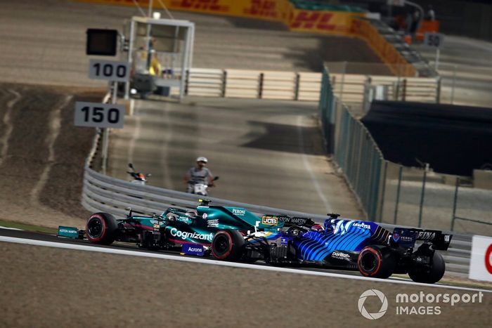 Sebastian Vettel, Aston Martin AMR21, George Russell, Williams FW43B