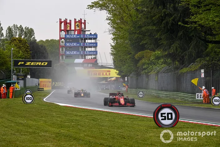 Charles Leclerc, Ferrari SF21, Sergio Pérez, Red Bull Racing RB16B