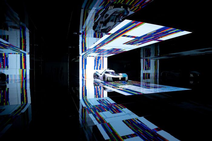 	
Peugeot 9X8 LMH con la decoración para las 24h de Le Mans